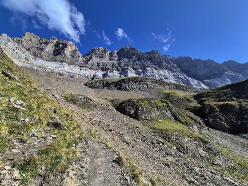 L'univers minéral juste avant d'arriver au lac de Soi. Lac de Soi, Val-d'Illiez, Bas-Valais.