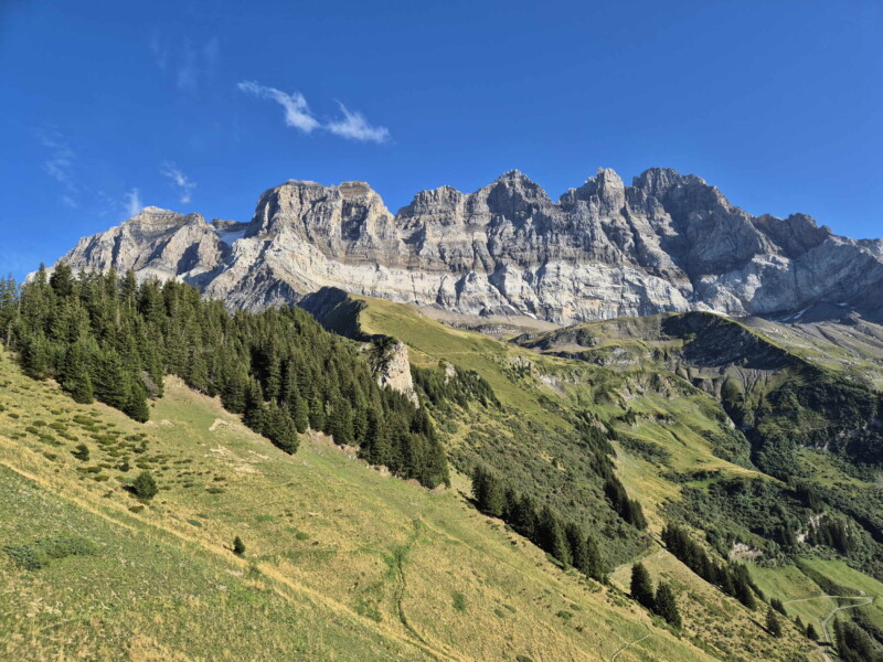 Montée Alpage. Lac de Soi, Val-d'Illiez, Bas-Valais.