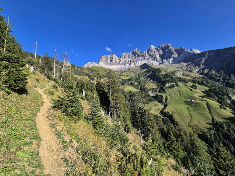 Montée Alpage. Lac de Soi, Val-d'Illiez, Bas-Valais.