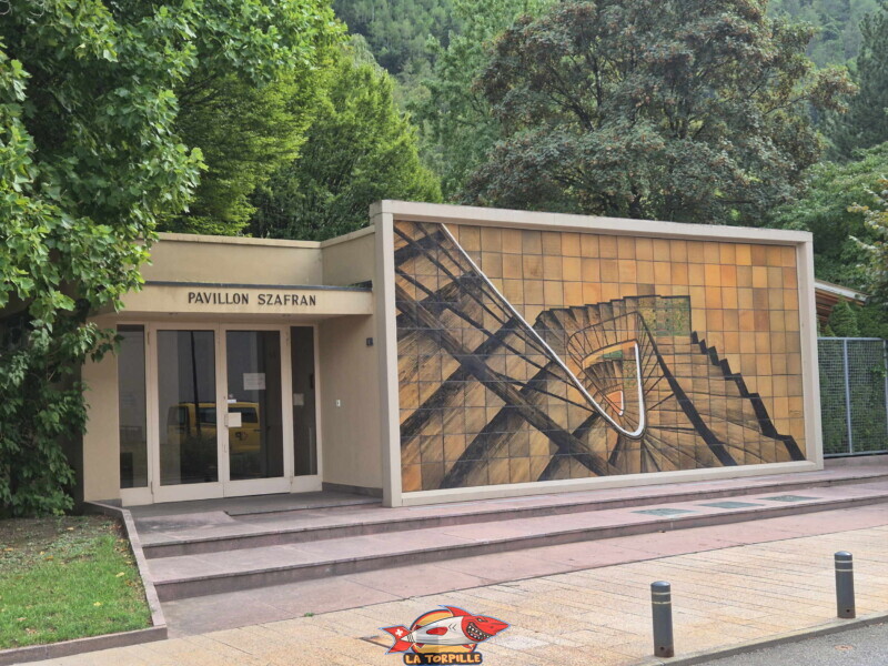 Le pavillon Szafran depuis la rue du Forum.