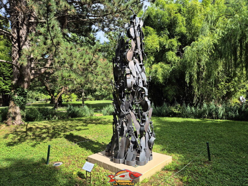 Une œuvre monumentale d'Arman.