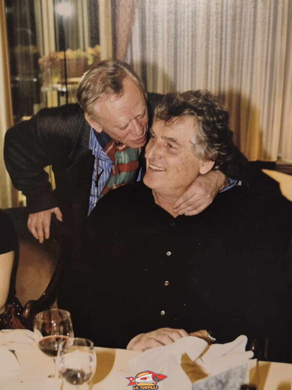 La chaleureuse accolde entre Sam Szafran et Gianadda en 1994. Sam Szafran (de son vrai nom Samuel Berger, 1934-2019) était un peintre et dessinateur français, reconnu comme l'un des plus grands virtuoses du pastel et de l'aquarelle du XXᵉ siècle.