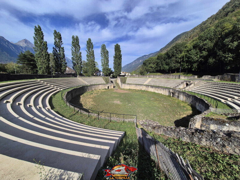 L'amphithéâtre de MArtigny.