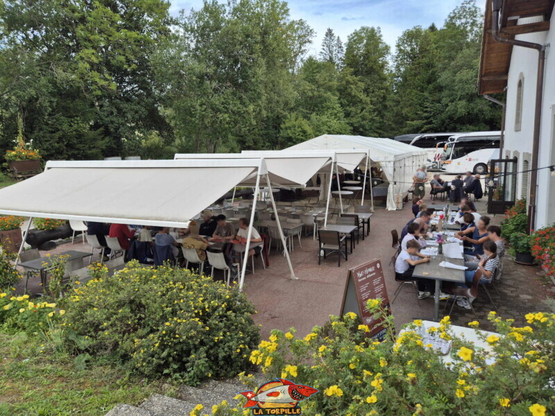 La terrasse du café des mines. Mines d'Asphalte de la Presta - Val-de-Travers, canton de Neuchâtel. La terrasse du café des mines. Mines d'Asphalte de la Presta - Val-de-Travers, canton de Neuchâtel.