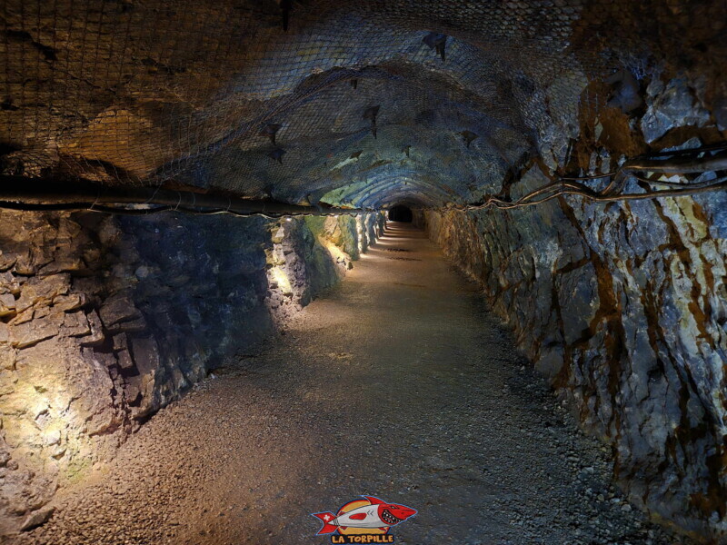 Visite des mines. Mines d'Asphalte de la Presta - Val-de-Travers, canton de Neuchâtel.