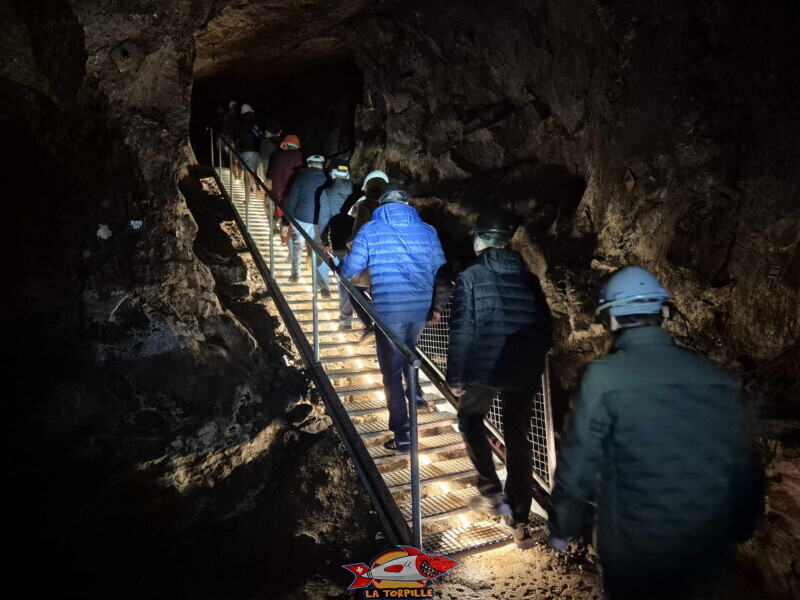 Visite des mines. Mines d'Asphalte de la Presta - Val-de-Travers, canton de Neuchâtel.
