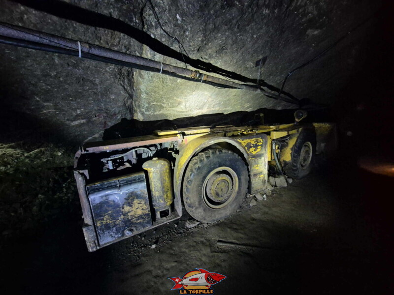 Une ancienne machine figée par le temps. Mines d'Asphalte de la Presta - Val-de-Travers, canton de Neuchâtel. Une ancienne machine figée par le temps. Visite des mines. Mines d'Asphalte de la Presta - Val-de-Travers, canton de Neuchâtel.