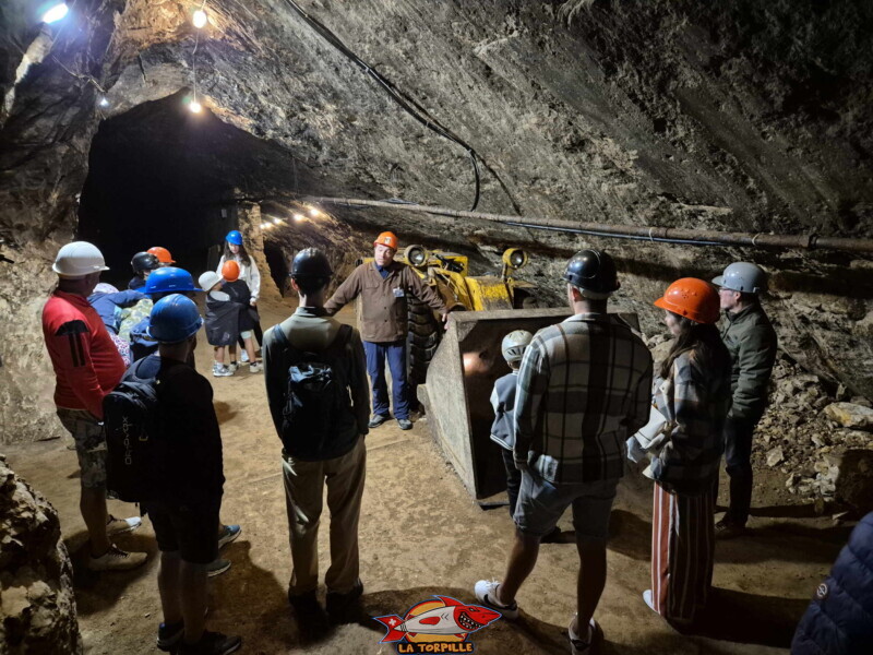 Mines d'Asphalte de la Presta - Val-de-Travers, canton de Neuchâtel. Mines d'Asphalte de la Presta - Val-de-Travers, canton de Neuchâtel.
