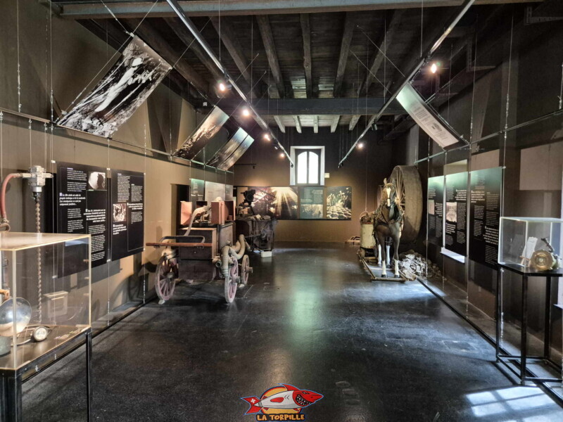 La vue d'ensemble de la pièce du musée des mines. Mines d'Asphalte de la Presta - Val-de-Travers, canton de Neuchâtel. La vue d'ensemble de la pièce du musée des mines. Mines d'Asphalte de la Presta - Val-de-Travers, canton de Neuchâtel.