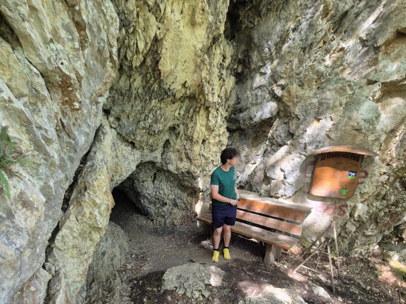 L'entrée de la Grotte aux Fées.