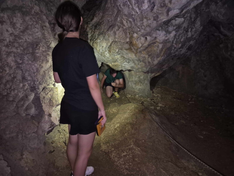 L'intérieur d'une galerie de la Grotte aux Fées.