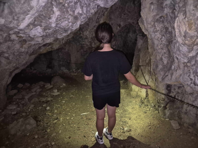 Une galerie de la Grotte aux Fées.