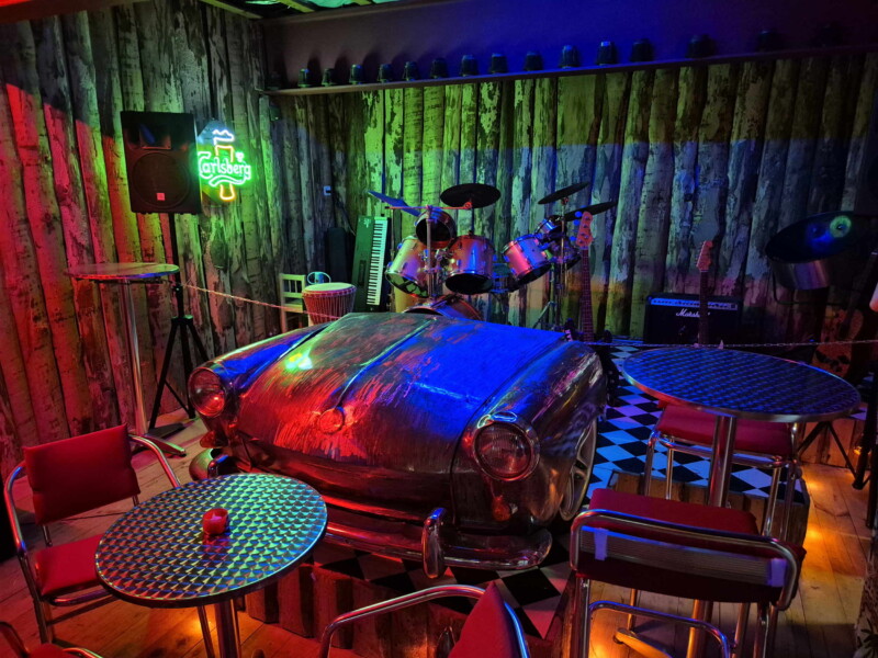 La salle de concert. musée Oldtimer Volkswagen, Volkswrecks Museum, St-Sulpice, Val-de-Travers.