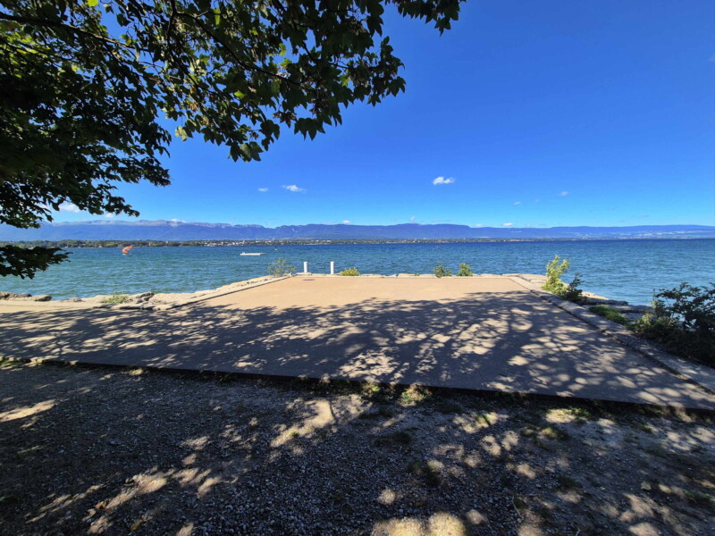 Les enrochements. Plage de la Savonnière, Collonges-Bellerive, Genève
