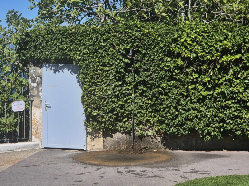 Douche, plage de la Nymphe