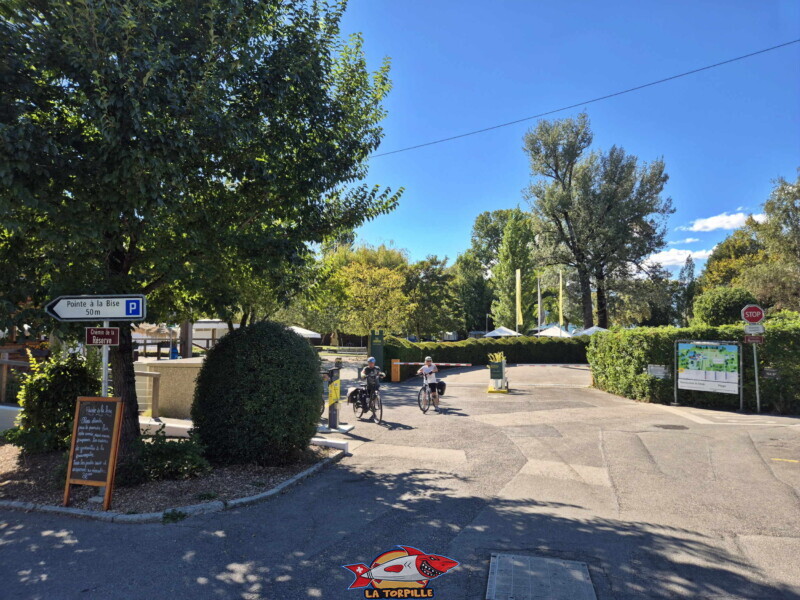 L'entrée du camping. Plage de la Pointe-à-la-Bise - Collonge-Bellerive