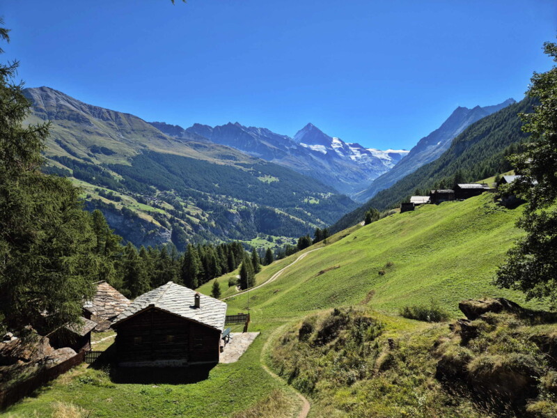 La magnifique vue depuis la buvette d'Arbey. Gollié d'Arbey, val d'Hérens, Valais. La magnifique vue depuis la buvette d'Arbey. Gollié d'Arbey, val d'Hérens, Valais.