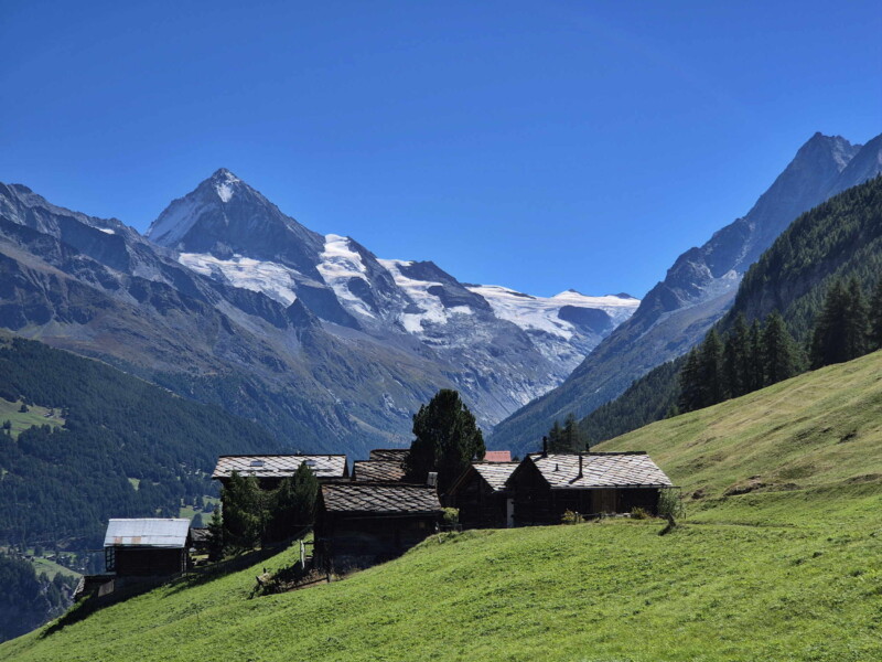 Chemin de retour. Gollié d'Arbey, val d'Hérens, Valais.