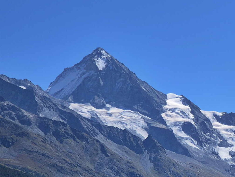 La Dent Blanche. C'est le plus haut sommet entièrement en Suisse romande. Gollié d'Arbey, val d'Hérens, Valais. La Dent Blanche. C'est le plus haut sommet entièrement en Suisse romande. Gollié d'Arbey, val d'Hérens, Valais.