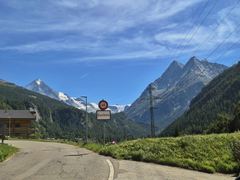Chemin de retour. Gollié d'Arbey, val d'Hérens, Valais.
