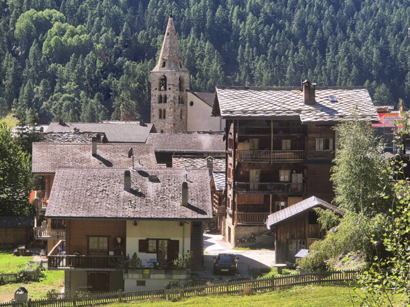 Chemin de retour. Gollié d'Arbey, val d'Hérens, Valais.