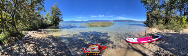 Une vue panoramique de la plage de Chabrey. Une vue panoramique de la plage de Chabrey.