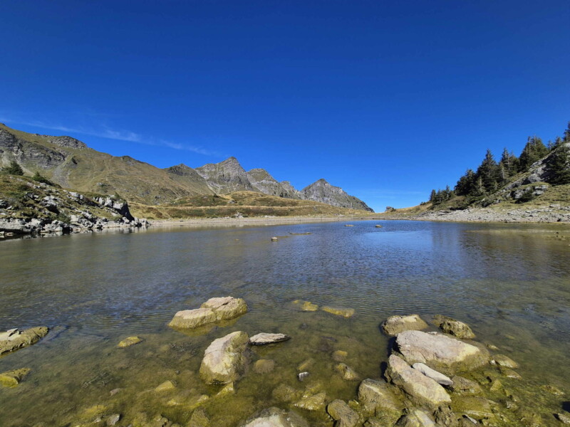 Photos depuis le côté est du lac de Chésery.