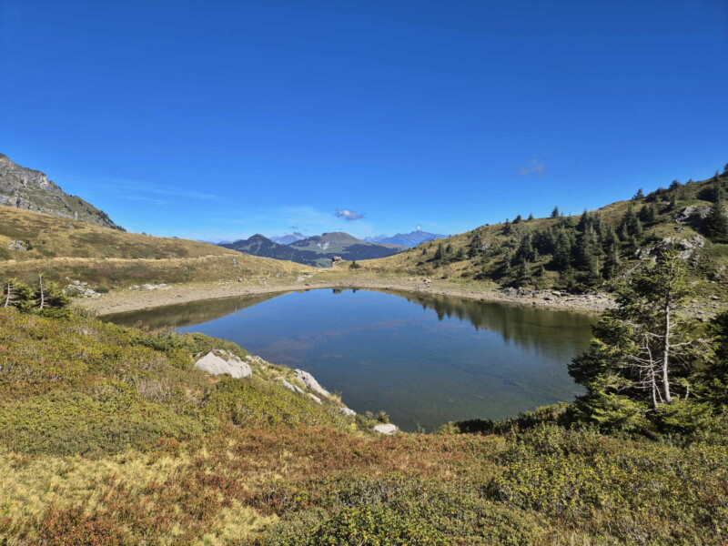 Photo depuis le côté sud du lac de Chésery.