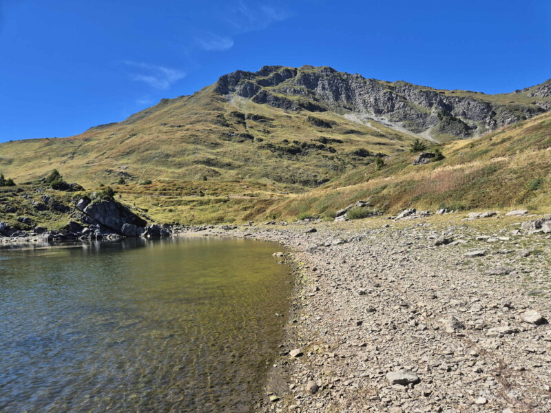 La pointe de Chésery. Photo depuis le côté ouest du lac de Chésery.