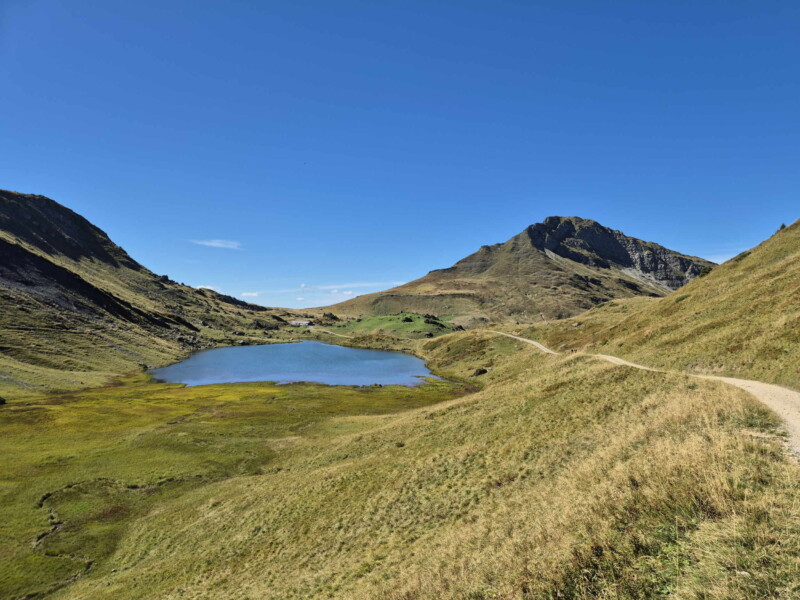 Photo depuis le côté sud du lac Vert. La pointe de Chésery sur la droite. Les Crosets, commune de Val-d'Illiez.