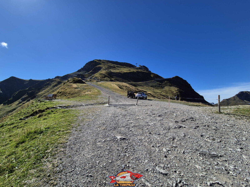 Les Portes de l'Hiver depuis le chemin qui mène à la colline des Crosets. Au milieu de l'image, la pointe des Mossettes. Les Portes de l'Hiver depuis le chemin qui mène à la colline des Crosets. Au milieu de l'image, la pointe des Mossettes.