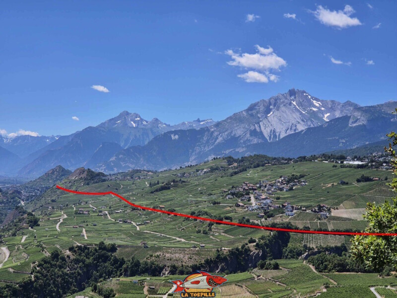 Le vignoble d'Ayent à travers lequel passe le chemin du bisse de Clavau depuis le bisse de Sillonin. Le vignoble d'Ayent à travers lequel passe le chemin du bisse de Clavau depuis le bisse de Sillonin.