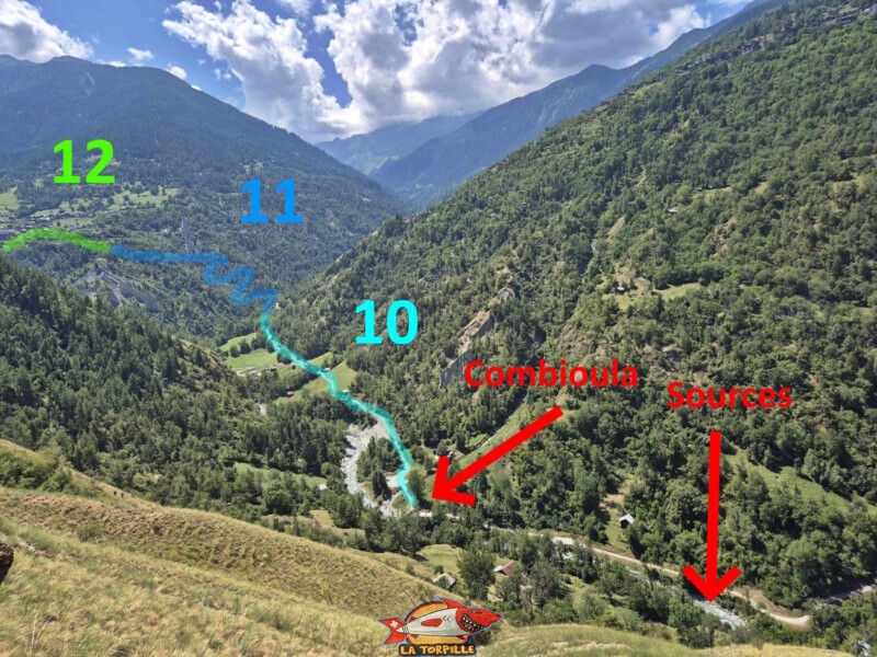 Le pont sur la Borgne à Combioula (flèche milieu) et les sources d'eau chaudes (flèche droite). Tour des Passerelles, Val d'Hérens. Le pont sur la Borgne à Combioula (flèche milieu) et les sources d'eau chaudes (flèche droite). Tour des Passerelles, Val d'Hérens. Le val d'Hérens depuis le plateau d'Ossona.