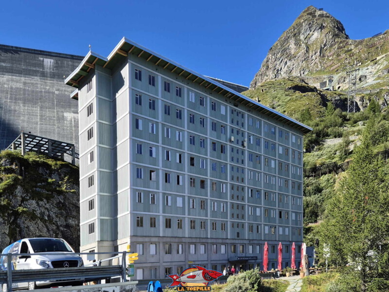L'hôtel du barrage de la Grande-Dixence. Barrage de la Grande Dixence, Hérémence, canton du Valais. L'hôtel du barrage de la Grande-Dixence. Barrage de la Grande Dixence, Hérémence, canton du Valais.