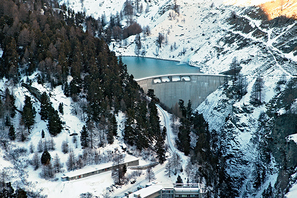 Le barrage de Zmutt dans le district de Viège, en Suisse allemande. Le barrage de Zmutt dans le district de Viège, en Suisse allemande.