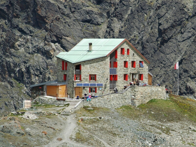 La cabane des Dix. Barrage de la Grande Dixence, Hérémence, canton du Valais. La cabane des Dix. Barrage de la Grande Dixence, Hérémence, canton du Valais.