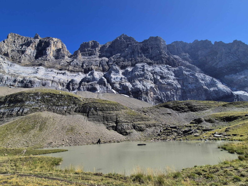 Le lac de Soi avec les magnifiques Dents du Midi.